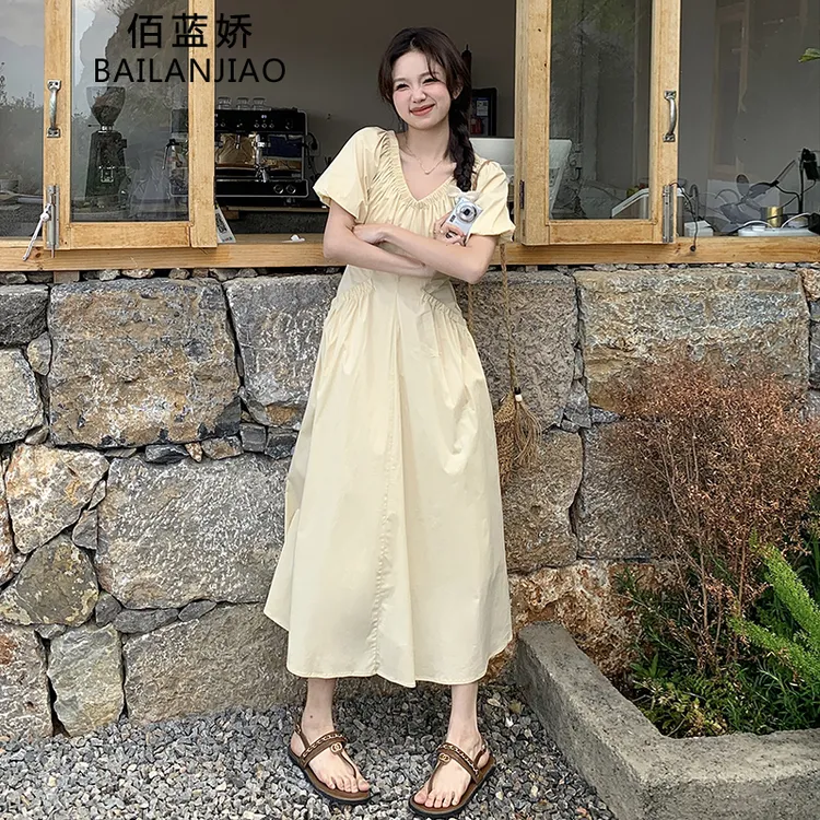 黄色绝美连衣裙夏2025新款气质温柔风泡泡袖V领别致收腰显瘦裙子