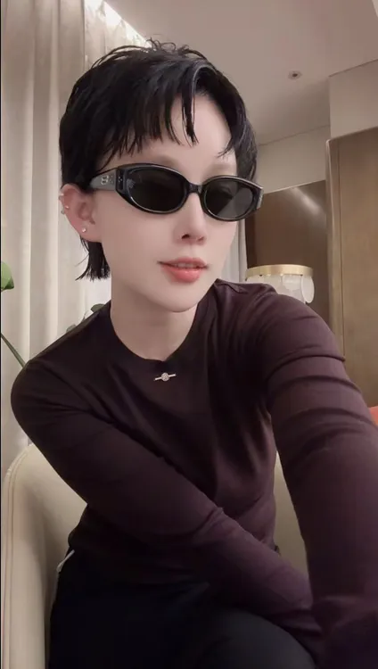 JING2025秋季新款25113女装圆领长袖T恤衫女士纯色百搭休闲上衣