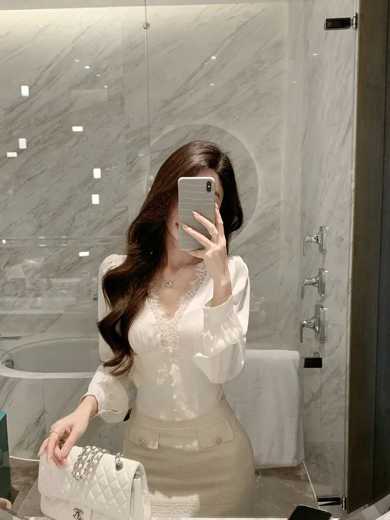 月光缎影 高级感气质蕾丝拼接缎面衬衫纯欲风性感包臀小香风短裙