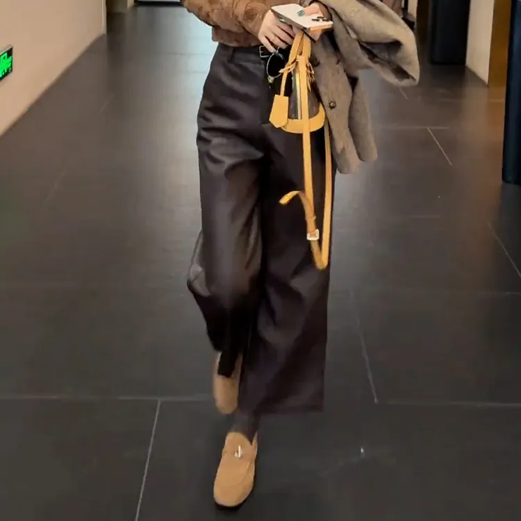 拉夏贝尔咖色阔腿皮裤女秋季新款2025高腰显瘦高级垂感九分直筒裤