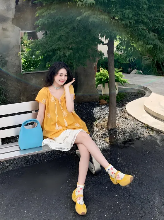 2025夏季新款法式度假风黄色刺绣短袖衬衫上衣搭配短裙两件套装女