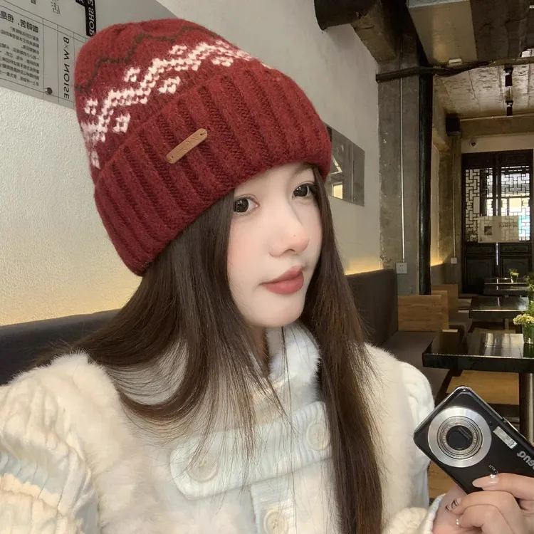 A586 费尔岛风羊毛混纺皮标冬季保暖针织帽