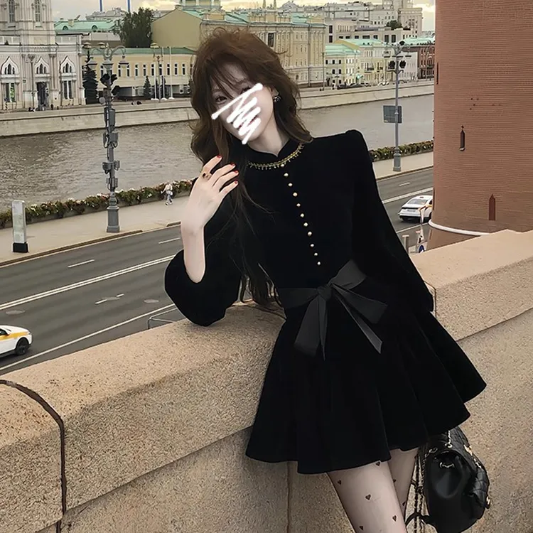 复古黑色丝绒连衣裙女秋冬新款法式赫本风气质千金收腰显瘦小黑裙