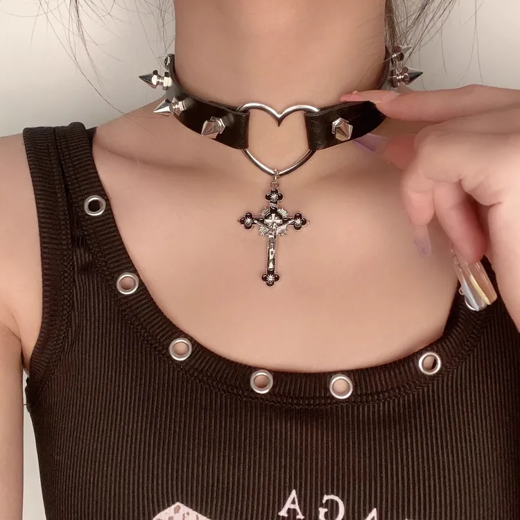 合金皮质项链 十字架朋克铆钉皮质项链亚文化辣妹风个性项圈