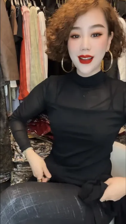 新款女士时尚显瘦洋气百搭蕾丝网衫