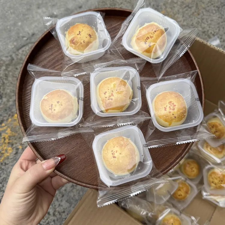 中秋蟹黄酥新鲜美味适合送礼的烘焙糕点