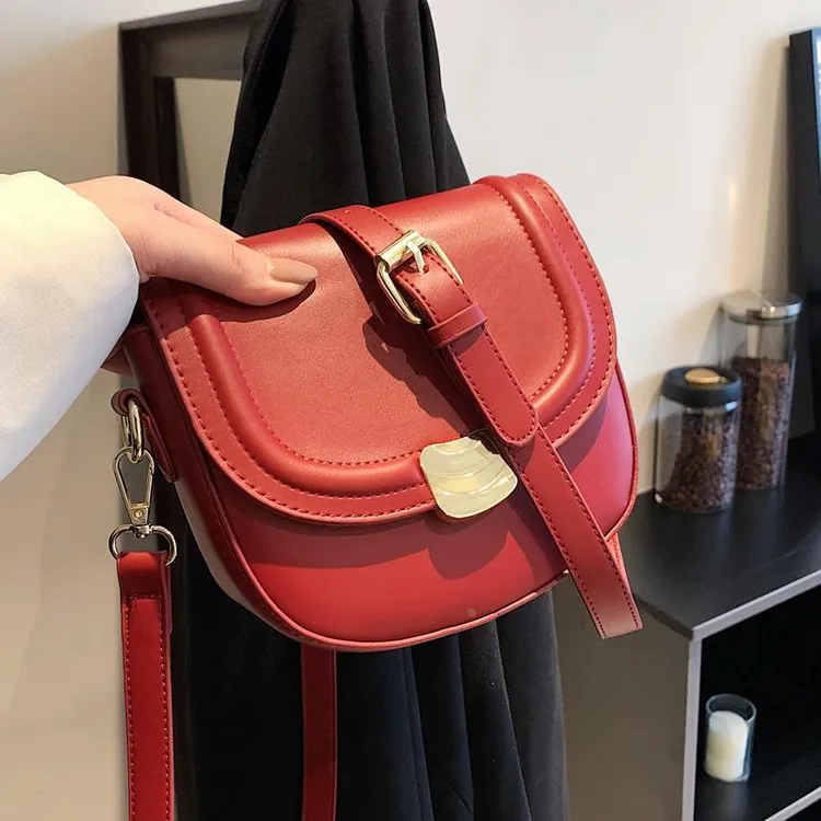 感洋气红色小包包2024新款女包流行百搭斜挎包超火马鞍包
