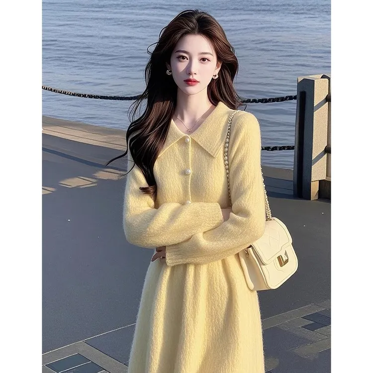 新款气质小香风名媛高端小洋装清纯系掐腰黄色针织连衣裙子女冬季