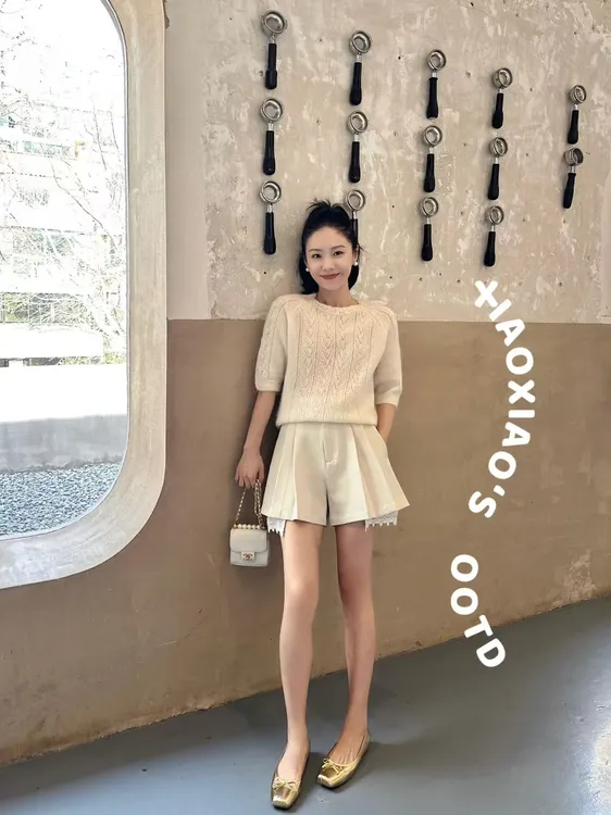 法式慵懒感镂空勾花白色针织短袖上衣2025春夏新款压褶花边拼短裤