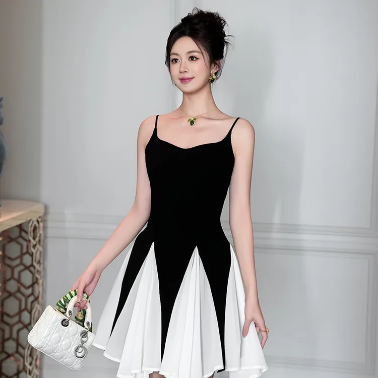 婷婷衣恋9761夏季新款时尚低胸收腰显瘦不规则蓬蓬吊带连衣裙