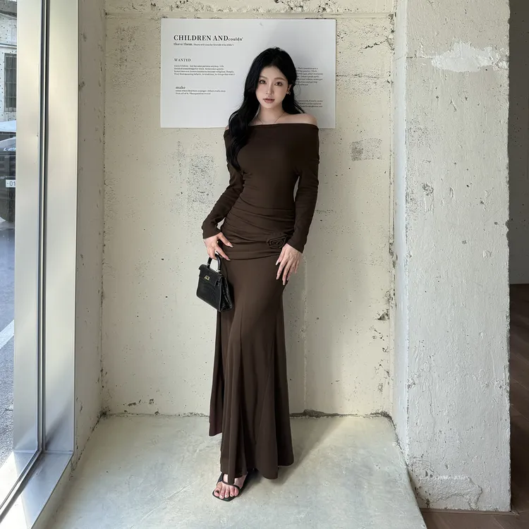 法式纯欲风名媛修身一字肩长袖包臀连衣裙秋季御姐褶皱显瘦鱼尾裙