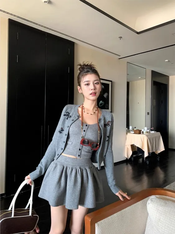 纯欲风辣妹可爱小狗针织衫开衫外套女吊带秋季显瘦蓬蓬半身裙套装