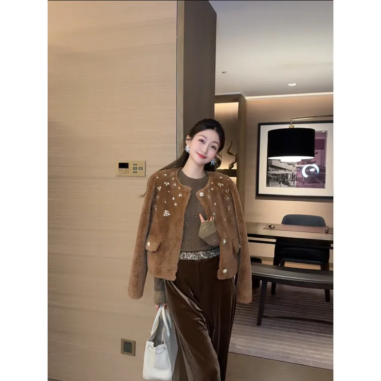 W·HAHA【一件入冬】100%绵羊毛重工镶钻短款保暖短外套23199