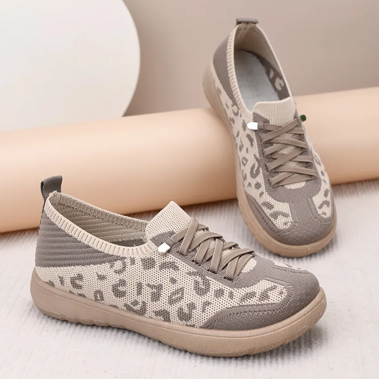 2025春季新款老北京布鞋轻便舒适豹纹德训鞋妈妈软底防滑休闲鞋