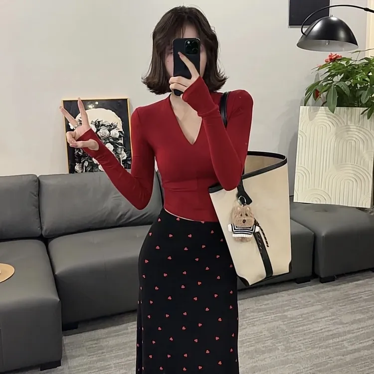 秋冬染色V领秋季简约拼接T恤长袖常规气质螺纹红色显瘦针织性感