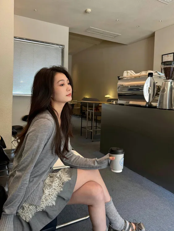 春季新款灰色针织开衫女软糯质感显瘦小衫叠穿吊带上衣百搭半裙