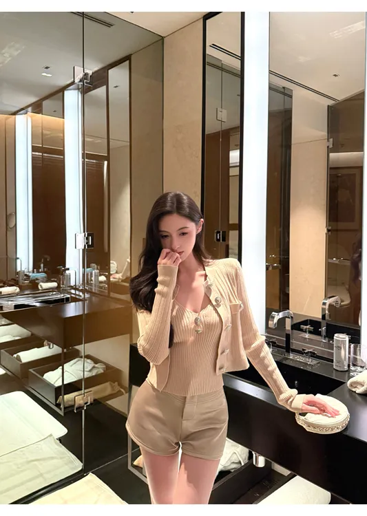 春秋新款显瘦修身气质纯欲风百搭针织套装金属扣吊带开衫两件套女