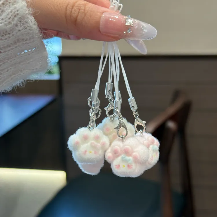 可爱猫爪植绒挂件ins风精致钥匙扣手机链包包配饰闺蜜情侣挂饰