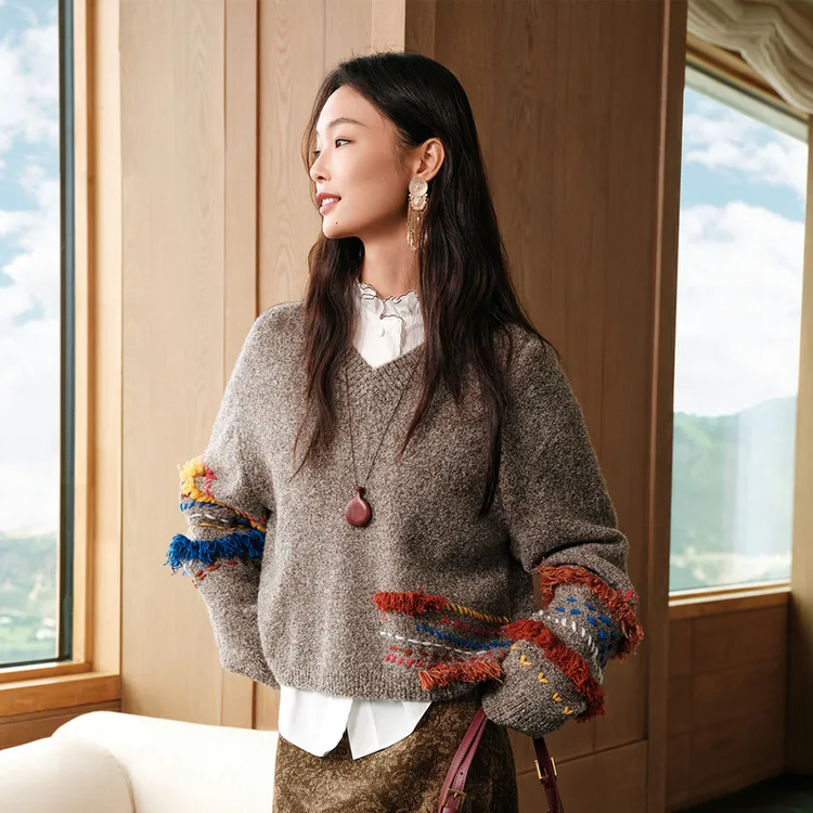 EP雅莹女装 羊毛牦牛绒混纺流苏v领针织衫毛衣 秋冬新款9596A