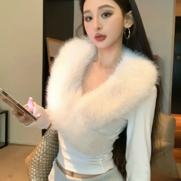 轻奢高级感显贵2025欧货新大毛领修身针辣妹性感V领收腰打底上衣