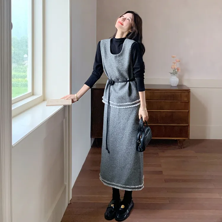 灰色法式小香风套装裙女秋2025新款轻熟风打底衫马甲半身裙三件套
