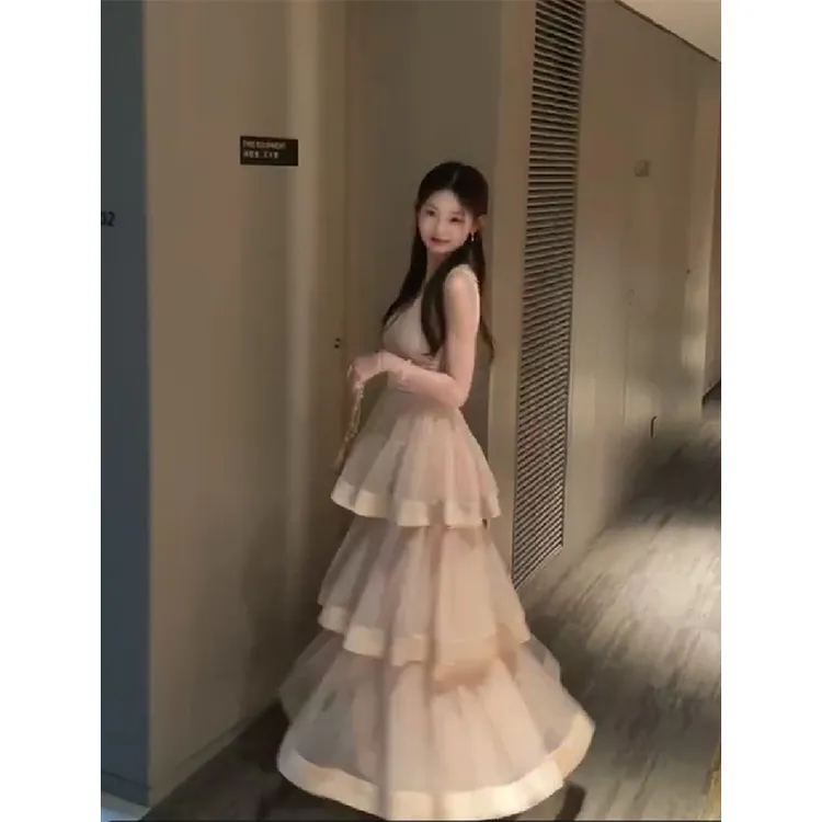 富家千金绝美时尚小众气质设计款连衣裙V领收腰蛋糕裙夏季长裙女