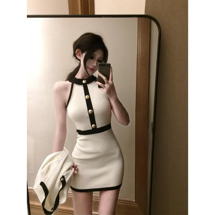 小香风白色露肩连衣裙女秋季欲名媛气质收腰修身高级感包臀短裙