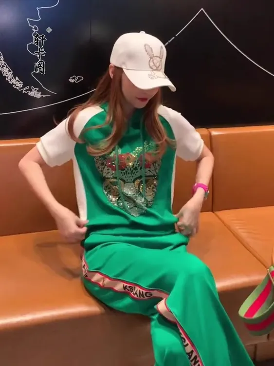 绿色时尚套装女夏款网红炸街宽松T恤小个子穿搭一整套显瘦阔腿裤