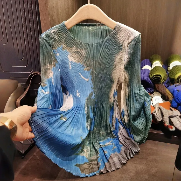 高级感圆领印花泡泡袖褶皱T恤女春新款气质通勤宽松大码三宅上衣