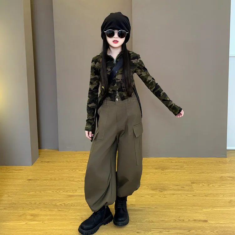 女童春秋款2025新款迷彩开衫时尚女孩爵士舞设计感阔腿工装裤套装