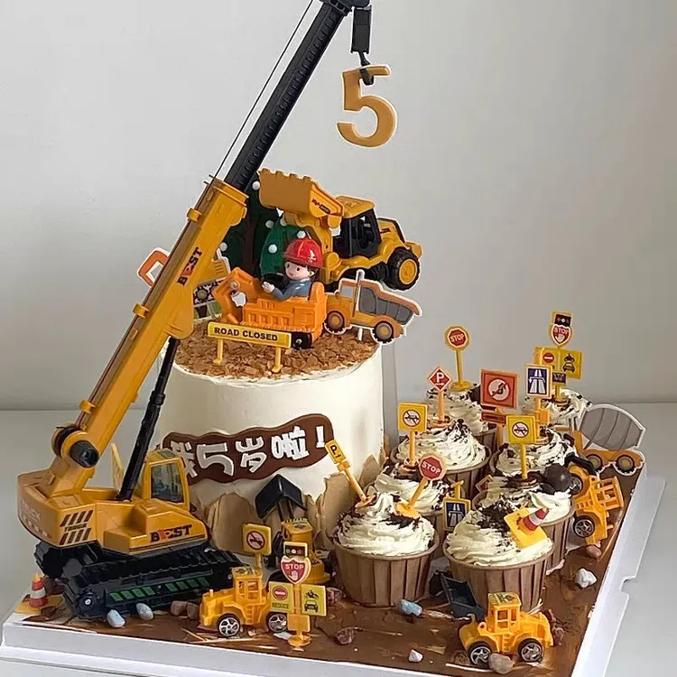 网红儿童生日蛋糕装饰摆件吊车挖土机工程车塔吊生日甜品纸杯装扮