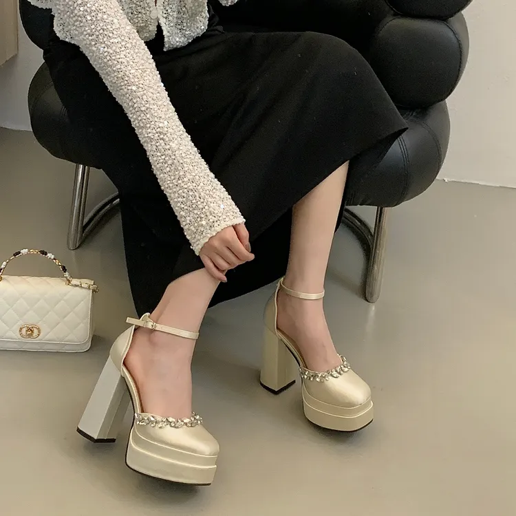 12cm粗跟防水台方头高跟鞋时尚水钻厚底婚纱鞋模特走秀包头凉鞋女