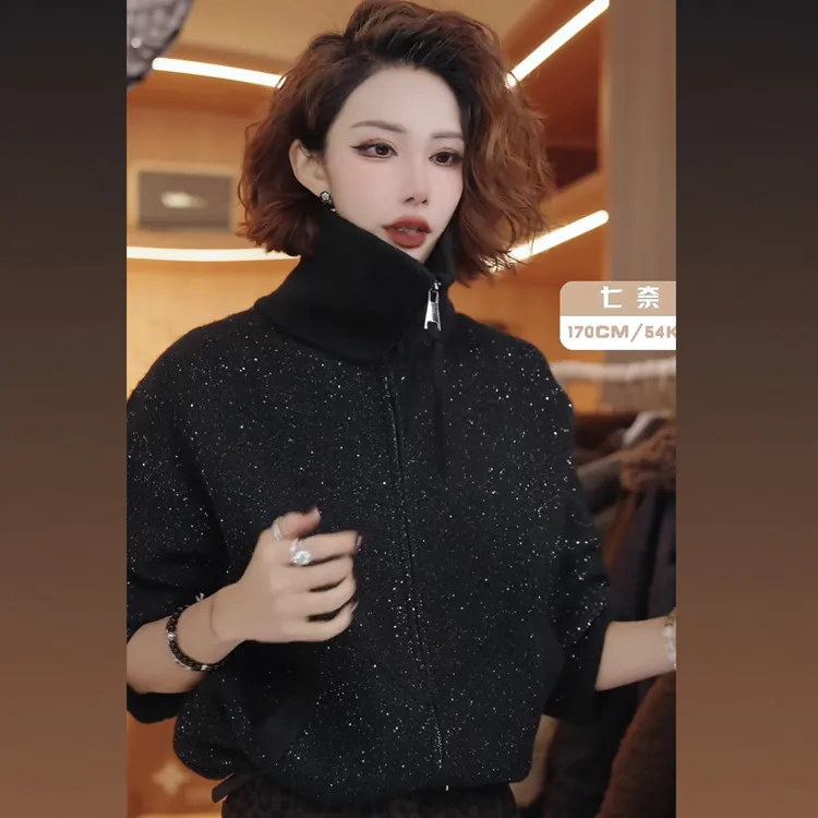 七奈 「尚余」亮片点缀高领双拉链长袖合身毛衣QN13267