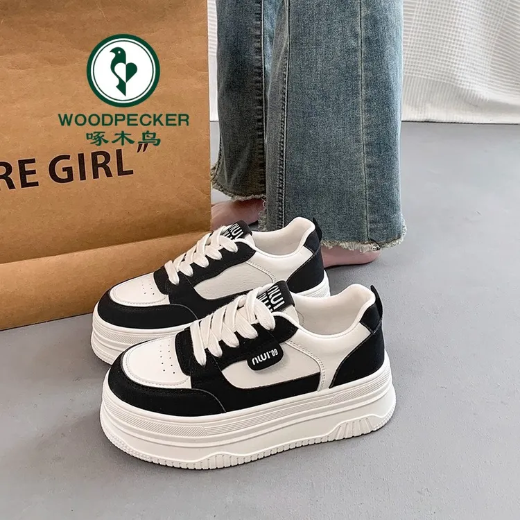 啄木鸟厚底小白鞋女2025年秋季新款百搭休闲爆款增高松糕运动板女