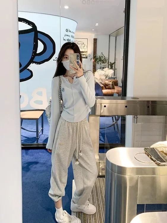 秋装长袖T恤女V领打底衫刺绣减龄外穿内搭休闲百搭显瘦薄款上衣女
