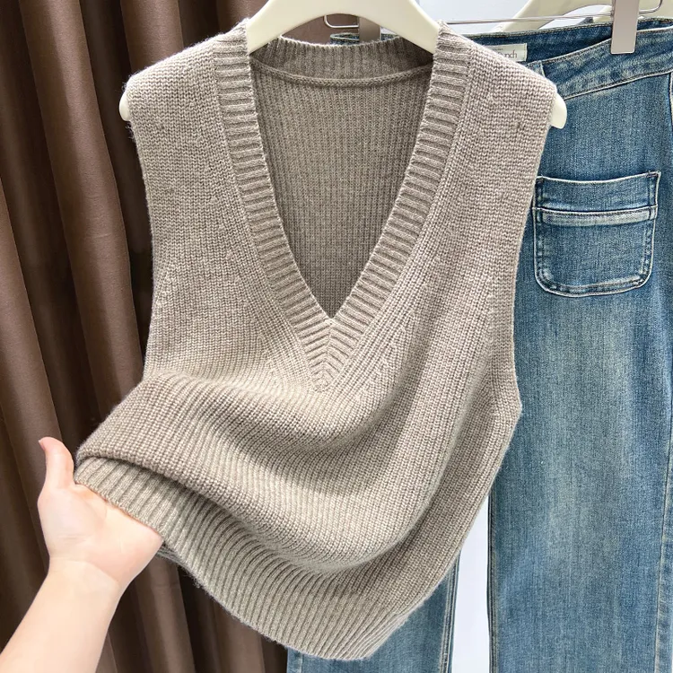 驼色大V领套头针织马甲秋季新款宽松休闲上衣女洋气外搭无袖小衫