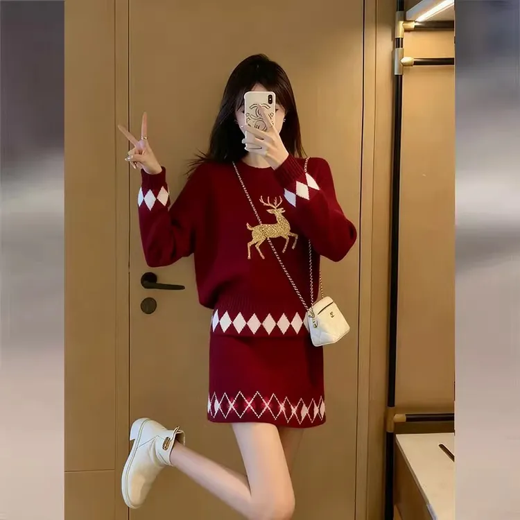 红色新年圣诞战袍针织套装初冬小个子穿搭2025新款上衣短裙两件套