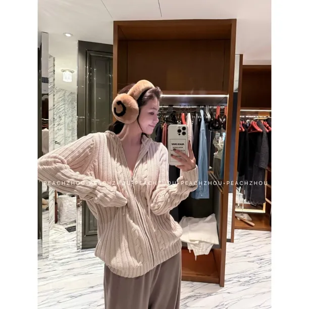 『PEACHZHOU』绞花针织坑条修身连帽拉链针织衫复古休闲毛衣开衫女