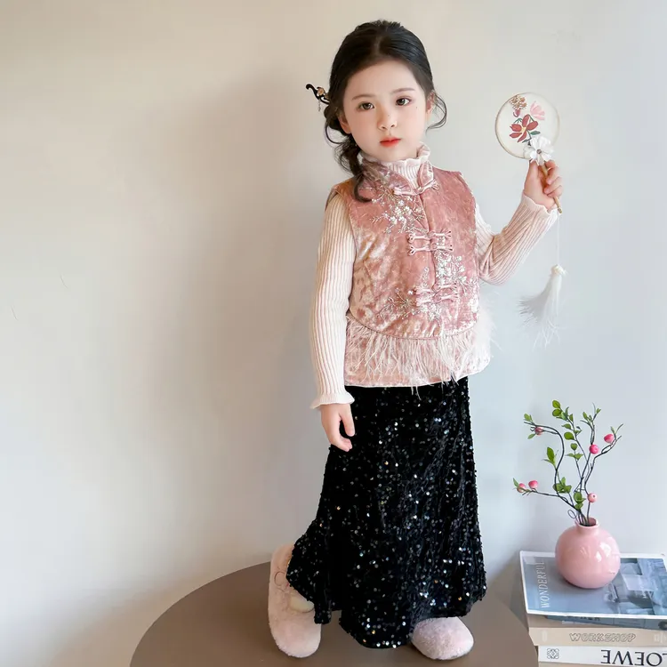 女童新中式国风刺绣马甲套装2025新款洋儿童气亮片三件套拜年服冬