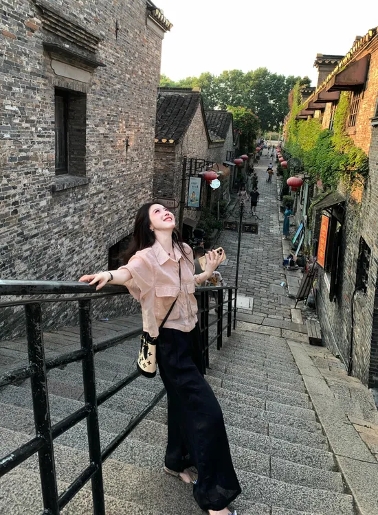 2025夏季新款韩系松弛感穿搭粉色衬衫上衣搭配休闲裤显瘦两件套女