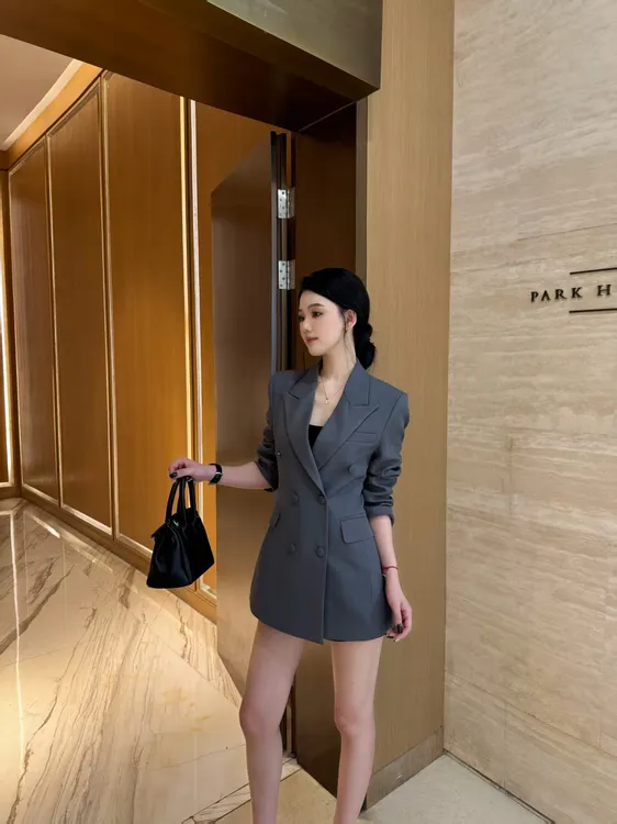 西装外套女款爆款2025新款气质设计感构筑极简艺术美感高级蚂蚁腰