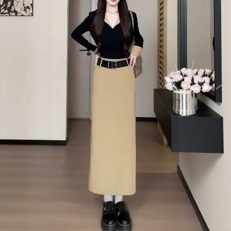 2025秋季新款设计感套装裙女黑色假两件V领上衣直筒半身裙两件套