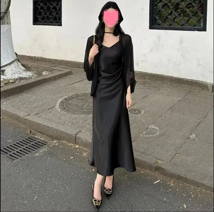 【悦己】2025夏新款法式气质设计感收腰显瘦吊带连衣裙+百搭披肩