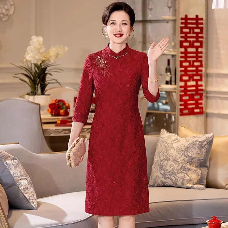 年轻妈妈中长款蕾丝旗袍喜婆婆婚宴装2025春季新款连衣裙婚礼礼服