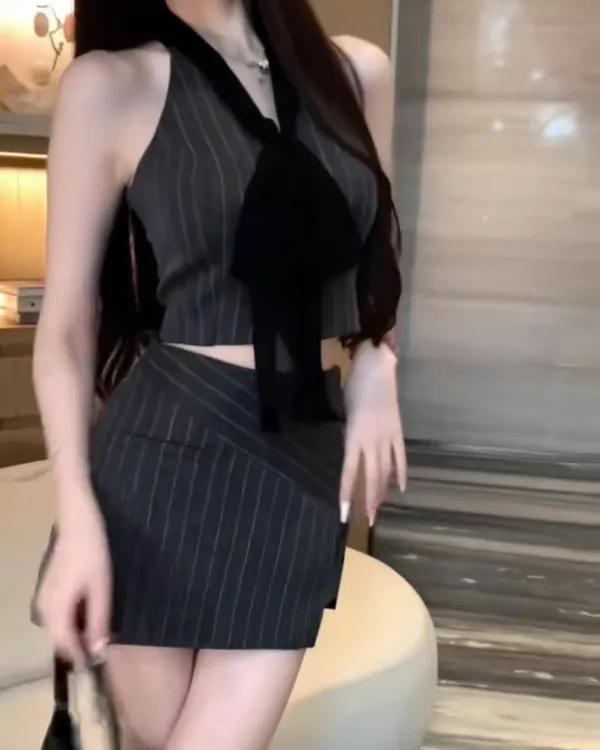 纯欲风挂脖上衣搭配不规则裙裤套装