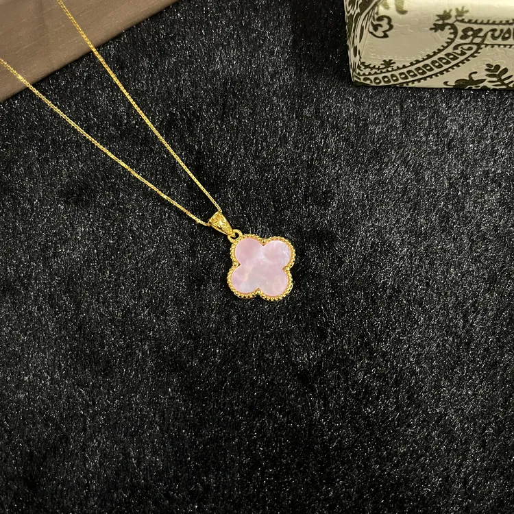 四叶草粉贝吊坠约16*16*3mm镶嵌S925银扣精致百搭 不含链