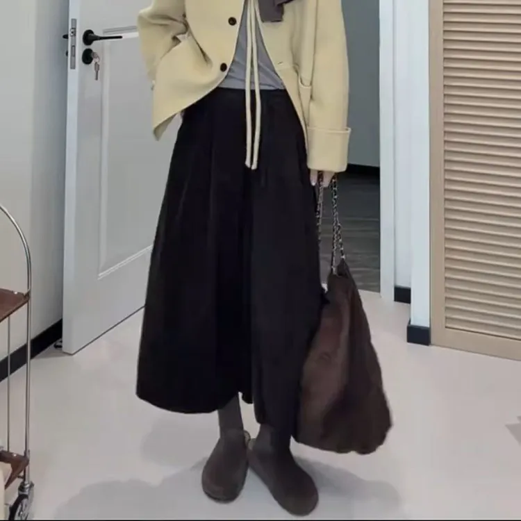 网红气质百搭设计感显瘦阔腿裤早秋穿搭轻奢复古灯芯绒休闲八分裤