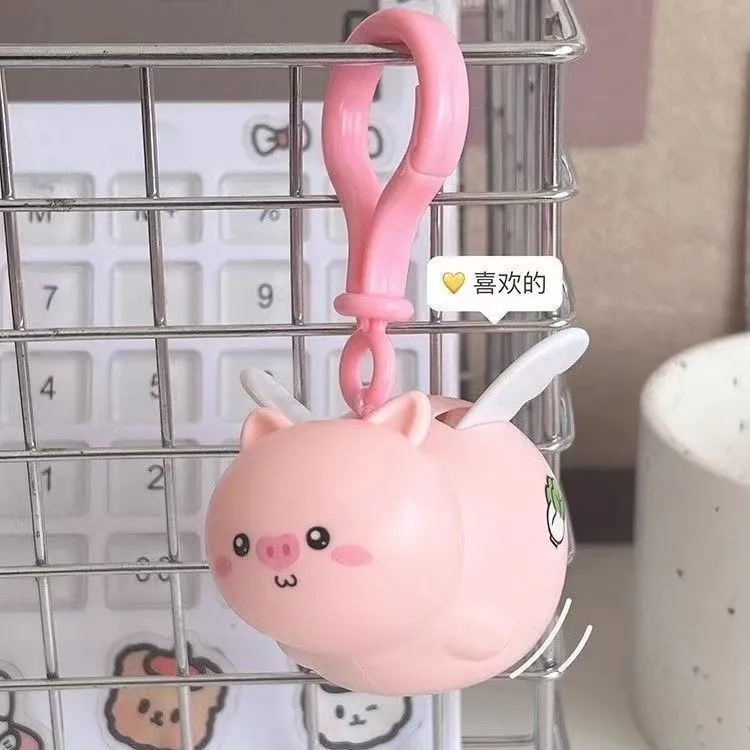 热卖新奇情侣拉线卡皮水豚造型塑料飞天钥匙扣挂件可挂背包的趣味