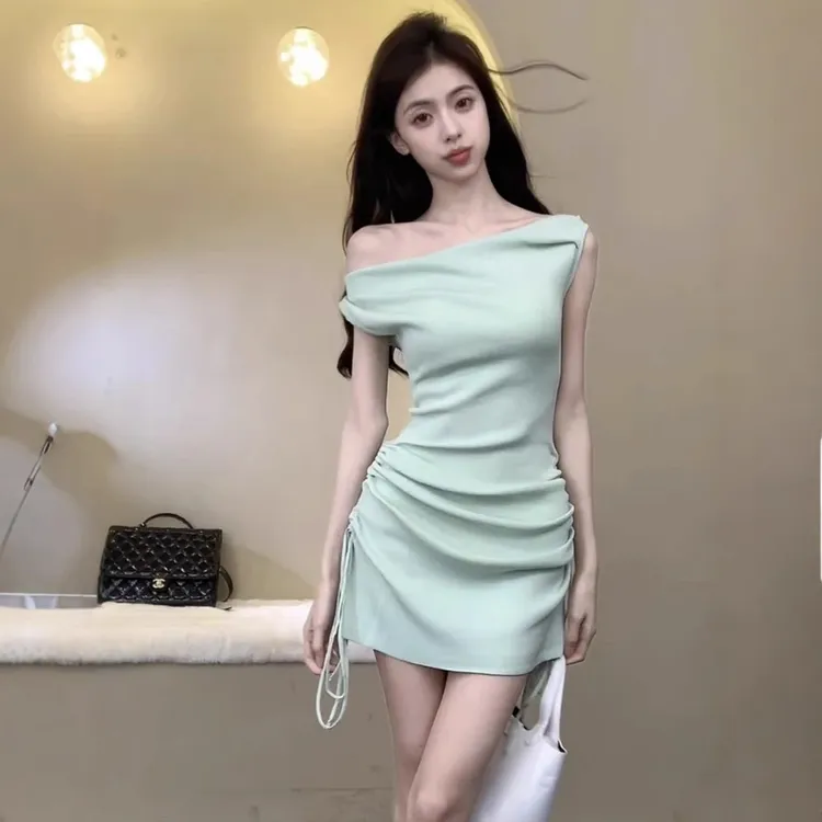 性感纯欲风露肩包臀裙夏季设计感小众褶皱连衣裙洋气独特气质短裙