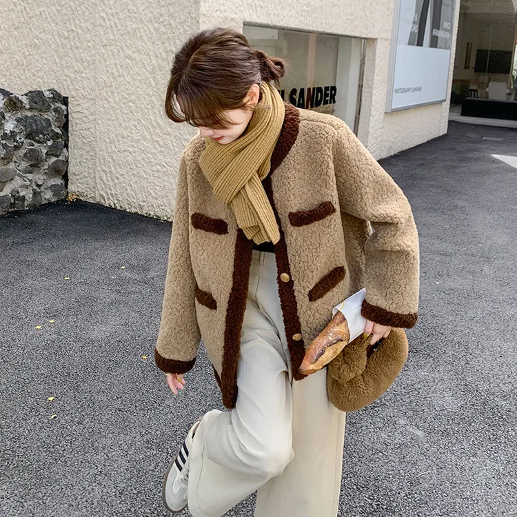 撞色拼接皮毛一体羊羔毛外套女冬2025新款小个子韩系气质棉衣棉袄